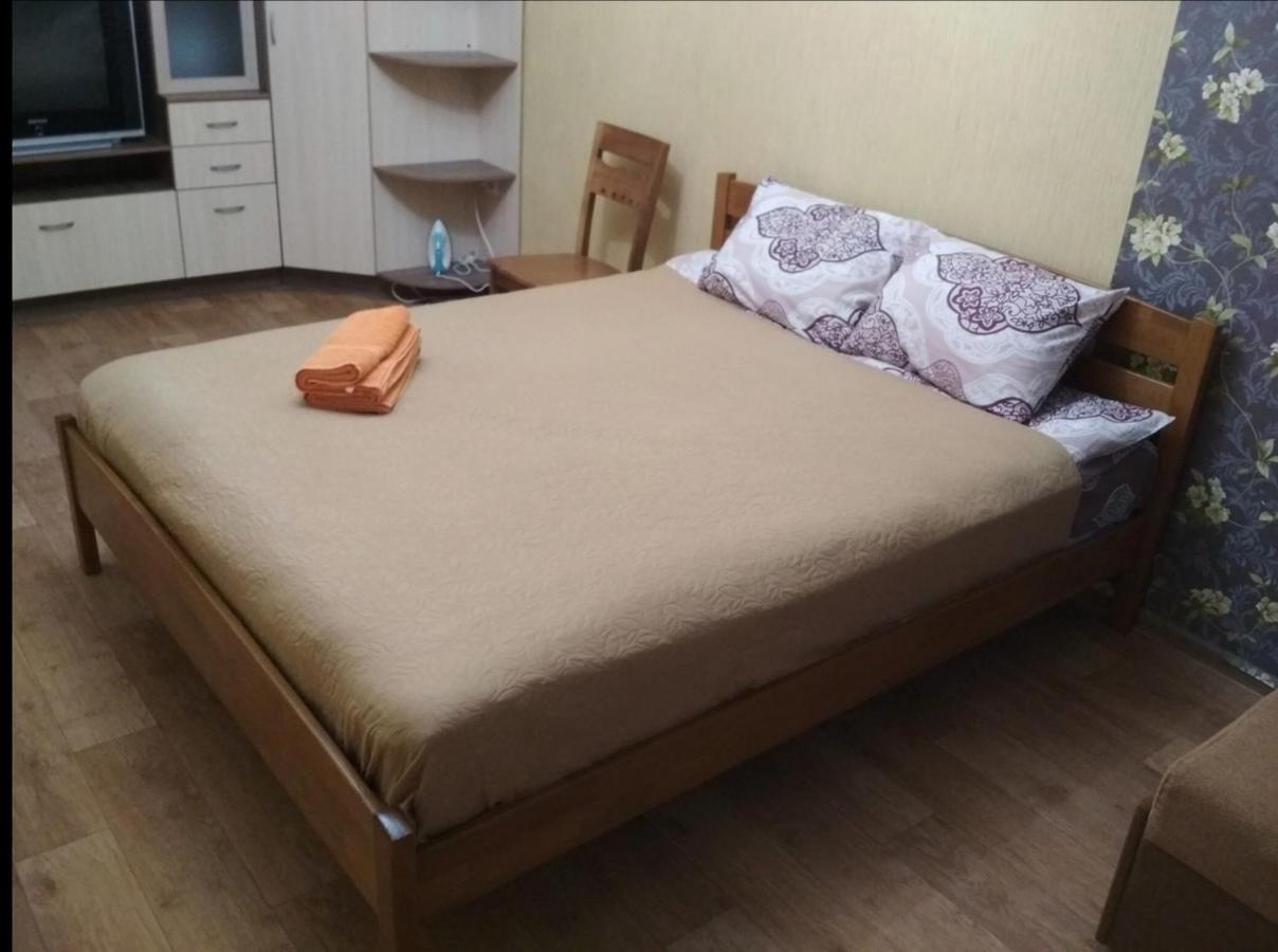 Уютная Квартира На Лётной 6 Cherníhiv Exterior foto