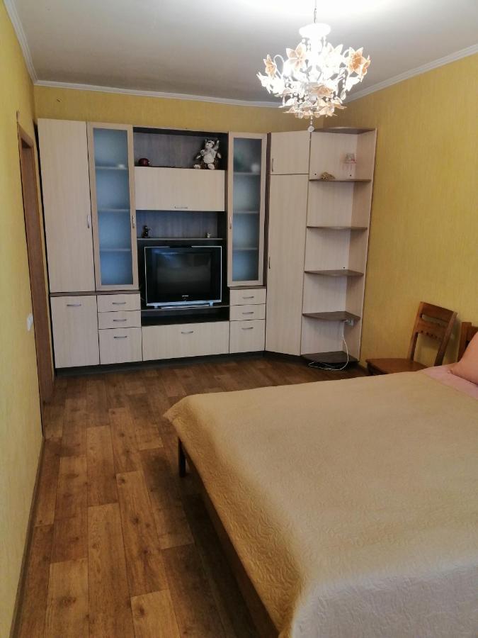 Уютная Квартира На Лётной 6 Cherníhiv Exterior foto