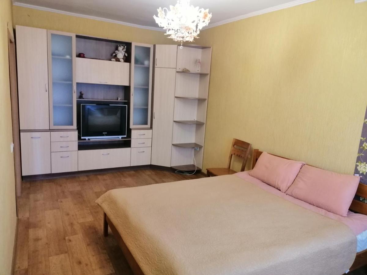 Уютная Квартира На Лётной 6 Cherníhiv Exterior foto